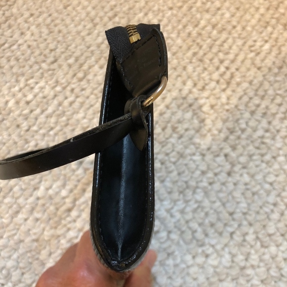 Louis Vuitton Pochette Black EPI Leather Clutch - Picture 4 of 8